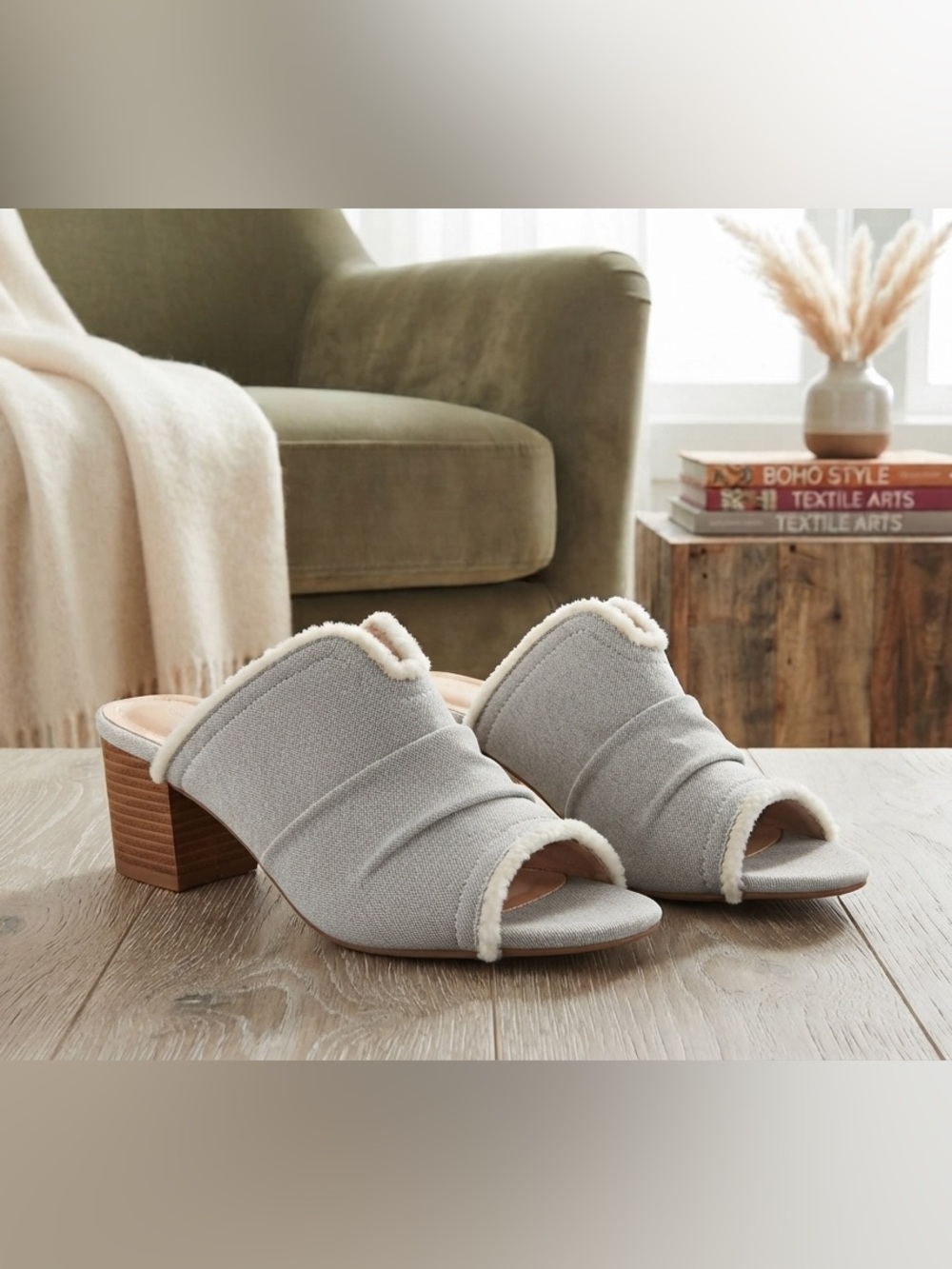 Women's Open-Toe Heeled Mule in Light Gray